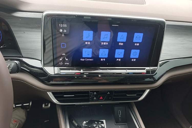 Used Volkswagen Viloran 2024 380TSI Premium Edition Audio And AC Panel