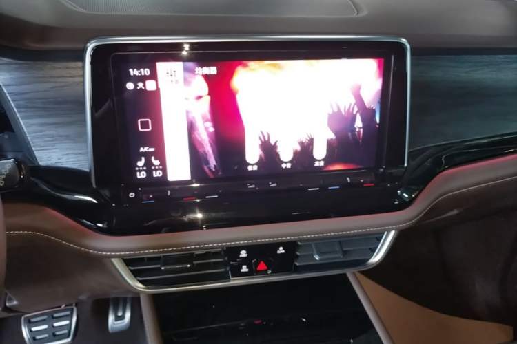 Used Volkswagen Viloran 2024 380TSI Premium Edition Audio And AC Panel