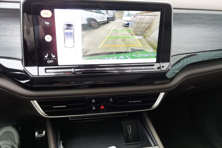 Used Volkswagen Viloran 2024 380TSI Premium Edition Audio And AC Panel