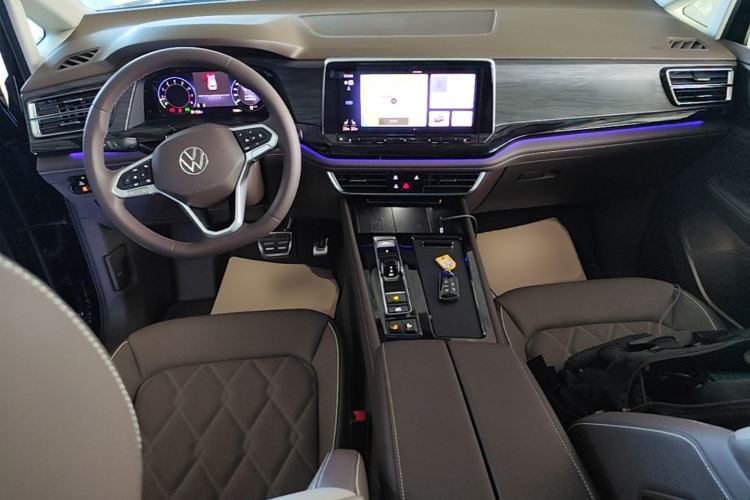 Used Volkswagen Viloran 2024 380TSI Premium Edition Center Console