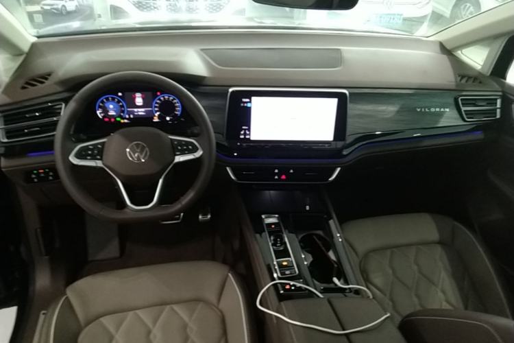 Used Volkswagen Viloran 2024 380TSI Premium Edition Center Console