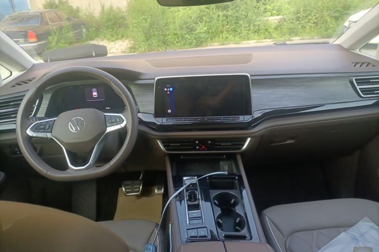 Used Volkswagen Viloran 2024 380TSI Premium Edition Center Console