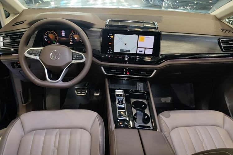 Used Volkswagen Viloran 2024 380TSI Luxury Edition Center Console