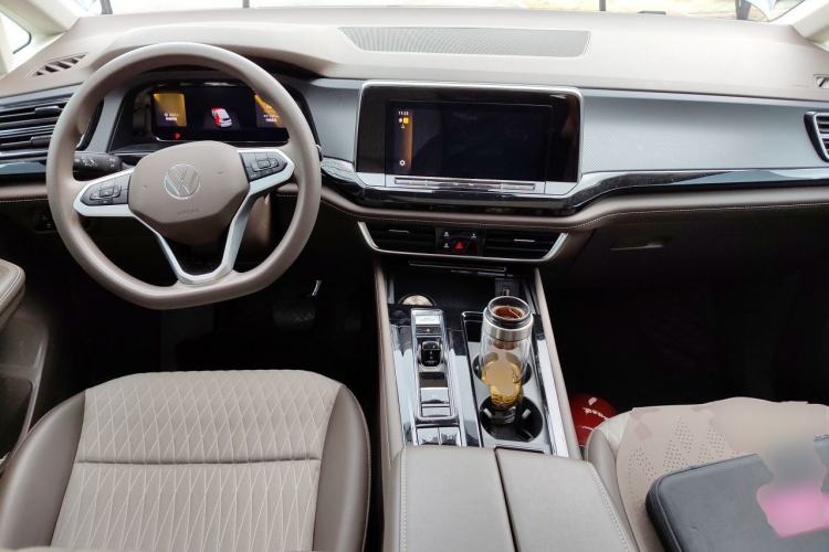 Used Volkswagen Viloran 2024 330TSI Business Edition Center Console