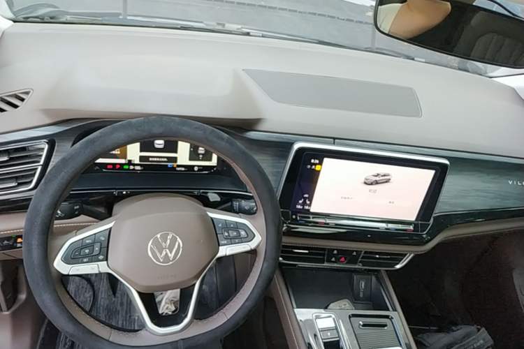Used Volkswagen Viloran 2024 380TSI Luxury Edition Center Console