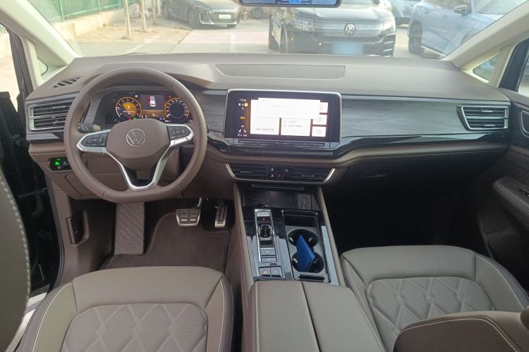 Used Volkswagen Viloran 2024 380TSI Premium Edition Center Console