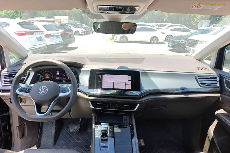 Used Volkswagen Viloran 2024 330TSI Business Edition Center Console