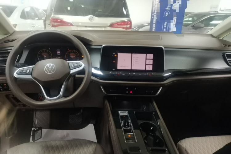 Used Volkswagen Viloran 2024 330TSI Business Edition Center Console