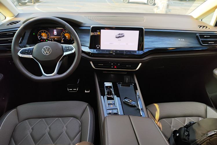 Used Volkswagen Viloran 2024 380TSI Premium Edition Center Console