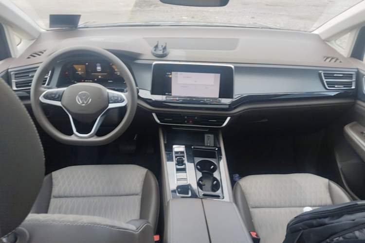 Used Volkswagen Viloran 2024 330TSI Business Edition Center Console