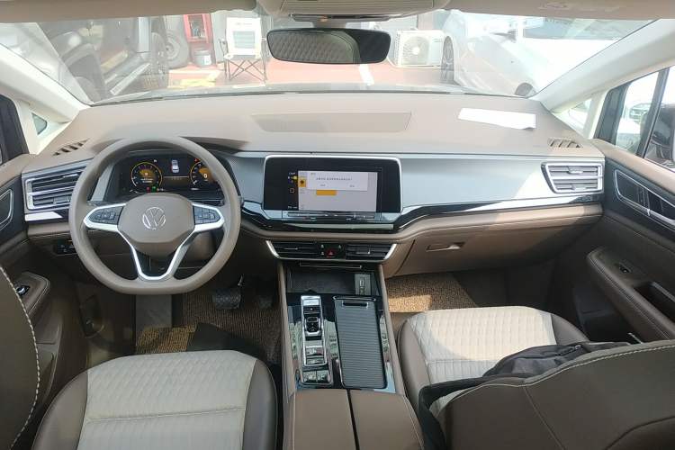 Used Volkswagen Viloran 2024 330TSI Business Edition Center Console