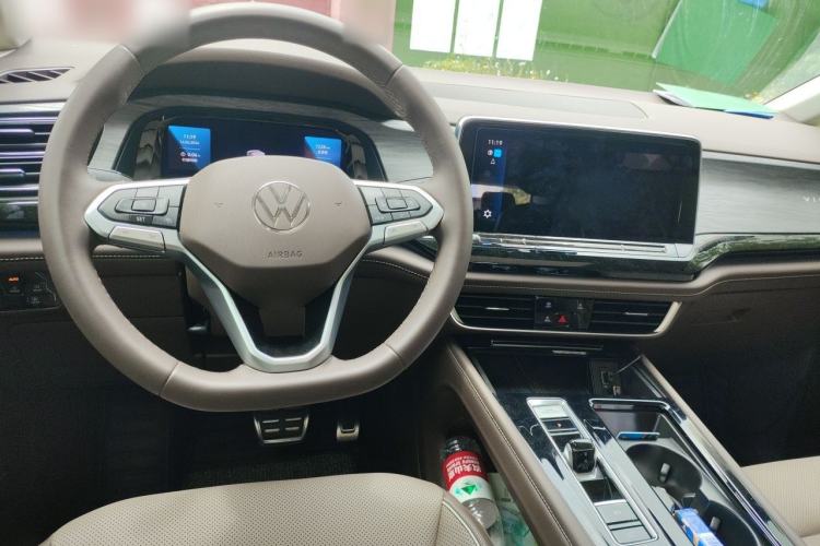 Used Volkswagen Viloran 2024 380TSI Premium Edition Center Console