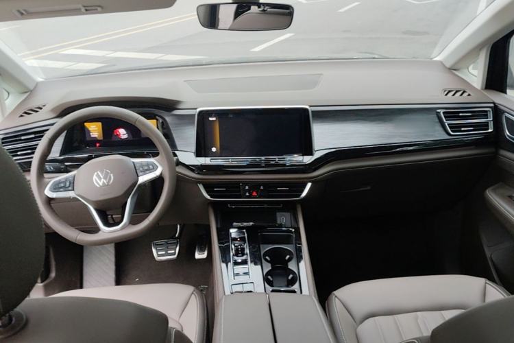 Used Volkswagen Viloran 2024 380TSI Luxury Edition Center Console