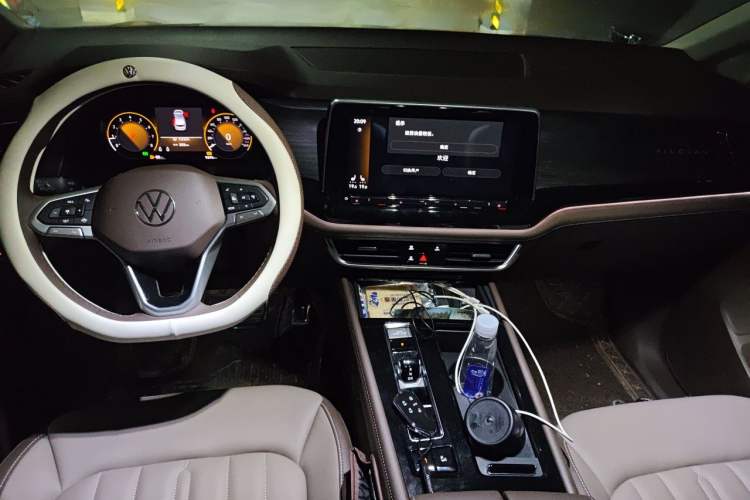 Used Volkswagen Viloran 2024 380TSI Luxury Edition Center Console