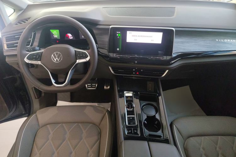 Used Volkswagen Viloran 2024 380TSI Premium Edition Center Console