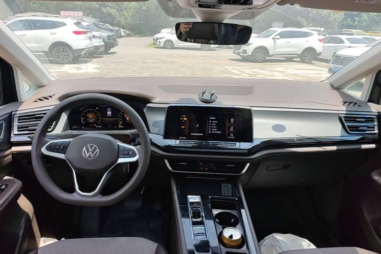 Used Volkswagen Viloran 2024 330TSI Business Edition Center Console