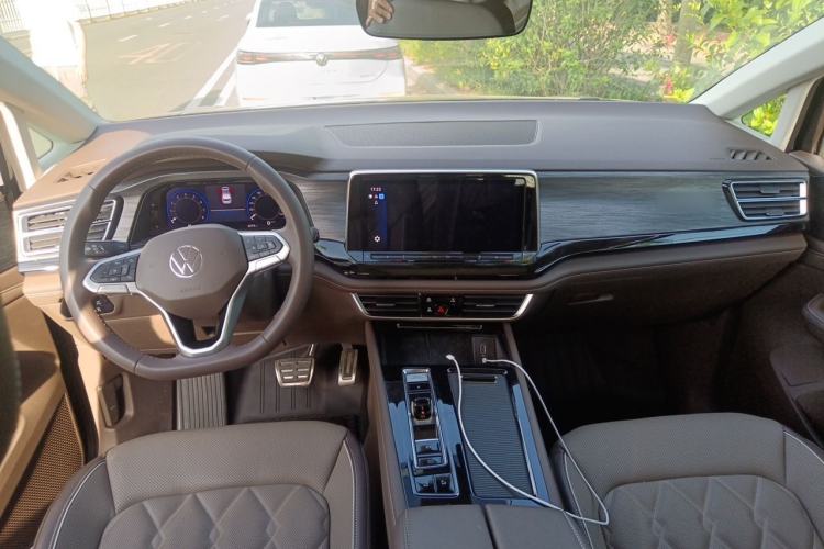 Used Volkswagen Viloran 2024 380TSI Premium Edition Center Console