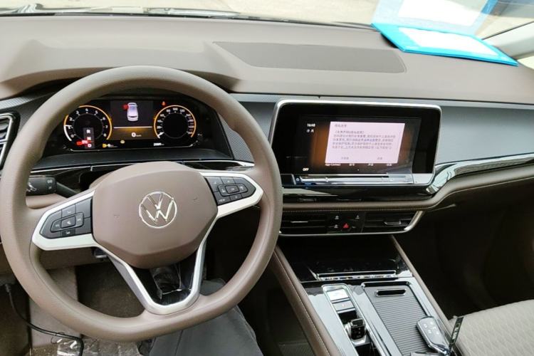 Used Volkswagen Viloran 2024 330TSI Business Edition Center Console