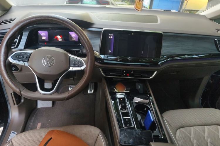 Used Volkswagen Viloran 2024 380TSI Premium Edition Center Console