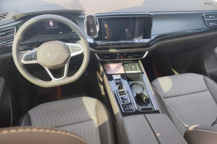 Used Volkswagen Viloran 2024 330TSI Business Edition Center Console