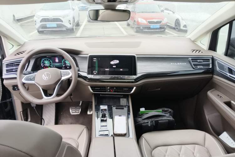 Used Volkswagen Viloran 2024 380TSI Premium Edition Center Console
