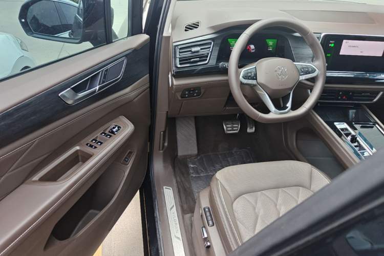 Used Volkswagen Viloran 2024 380TSI Premium Edition Driver Seat