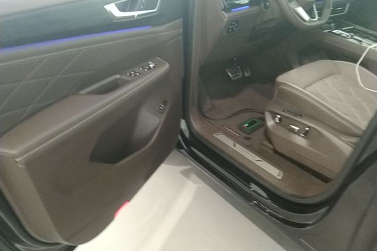 Used Volkswagen Viloran 2024 380TSI Premium Edition Driver Seat