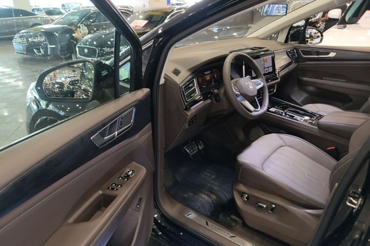 Used Volkswagen Viloran 2024 380TSI Luxury Edition Driver Seat