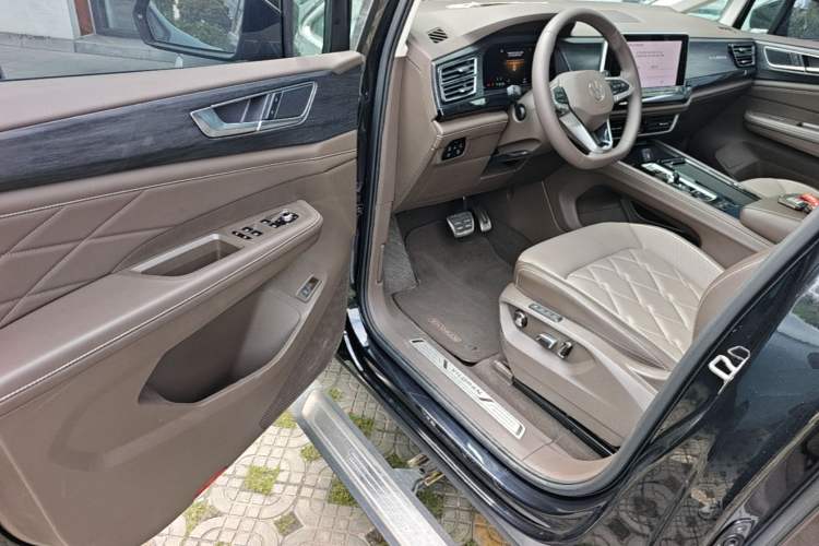 Used Volkswagen Viloran 2024 380TSI Premium Edition Driver Seat