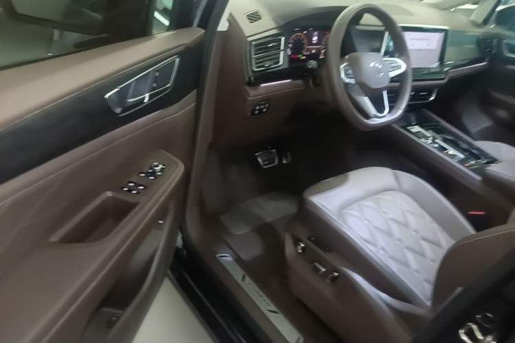 Used Volkswagen Viloran 2024 380TSI Premium Edition Driver Seat