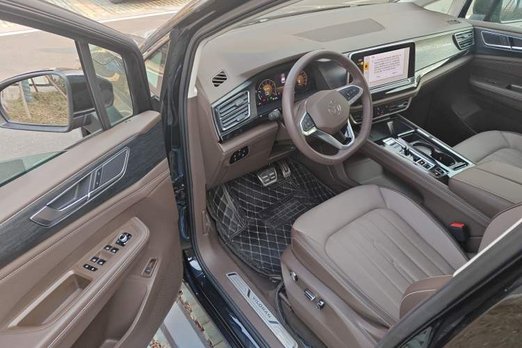 Used Volkswagen Viloran 2024 380TSI Luxury Edition Driver Seat