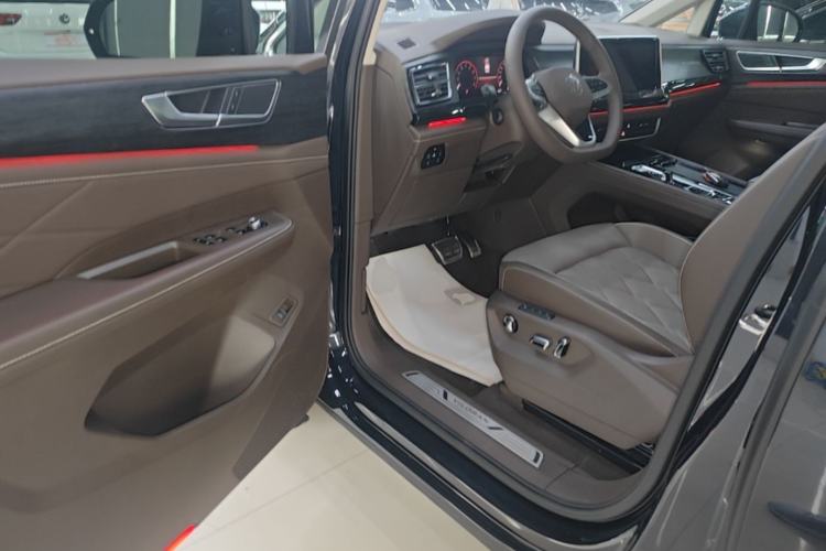 Used Volkswagen Viloran 2024 380TSI Premium Edition Driver Seat