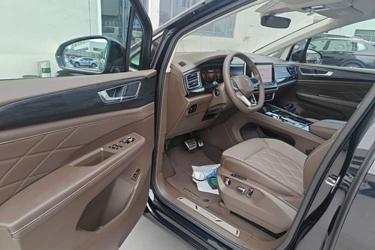 Used Volkswagen Viloran 2024 380TSI Premium Edition Driver Seat