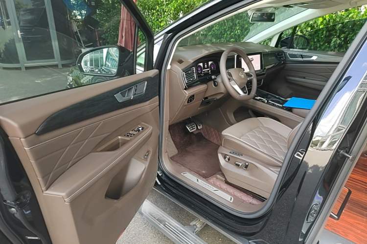 Used Volkswagen Viloran 2024 380TSI Premium Edition Driver Seat