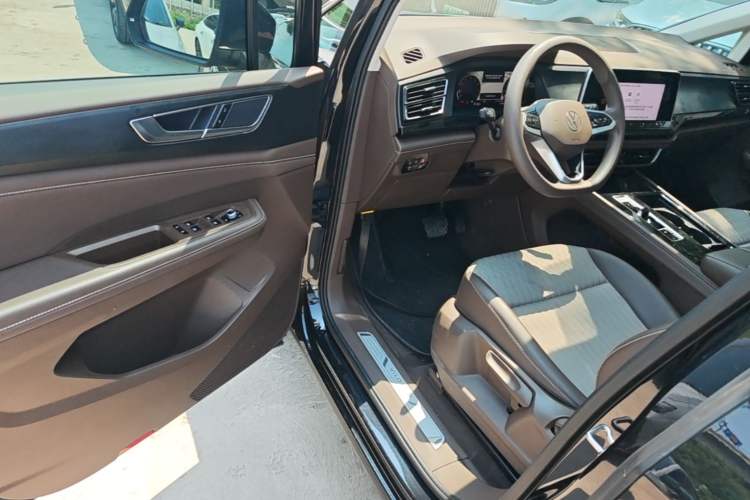 Used Volkswagen Viloran 2024 330TSI Business Edition Driver Seat