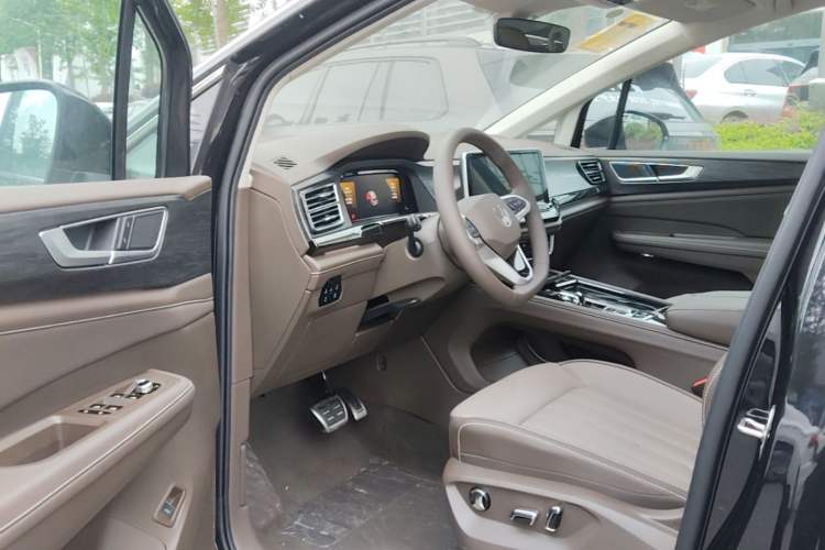Used Volkswagen Viloran 2024 380TSI Luxury Edition Driver Seat