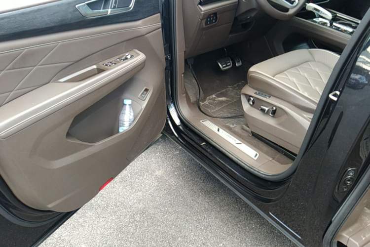 Used Volkswagen Viloran 2024 380TSI Premium Edition Driver Seat