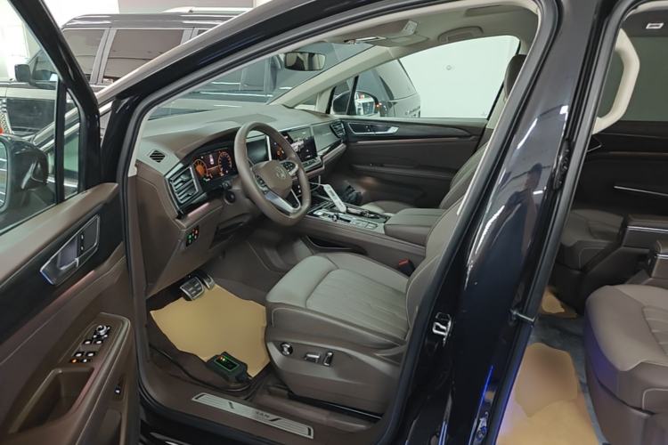 Used Volkswagen Viloran 2024 380TSI Luxury Edition Driver Seat