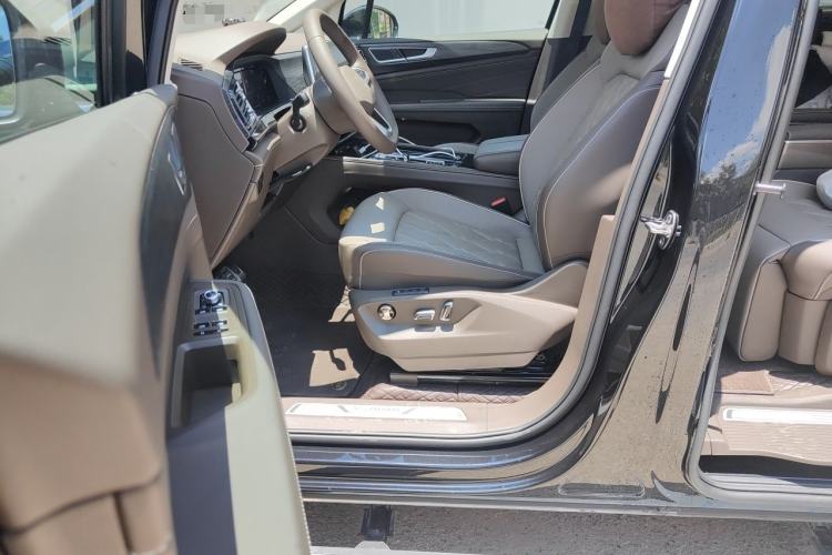 Used Volkswagen Viloran 2024 380TSI Premium Edition Driver Seat