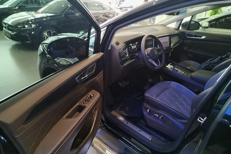 Used Volkswagen Viloran 2024 380TSI Premium Edition Driver Seat