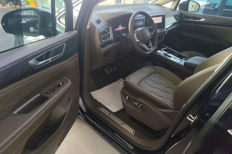 Used Volkswagen Viloran 2024 380TSI Premium Edition Driver Seat
