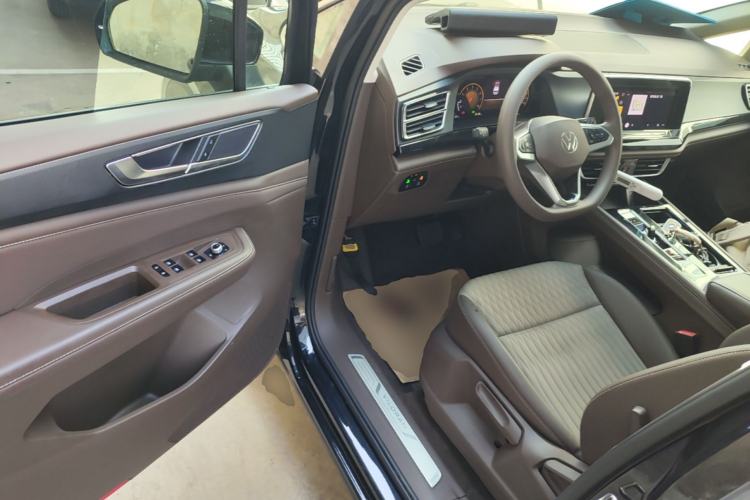Used Volkswagen Viloran 2024 330TSI Business Edition Driver Seat