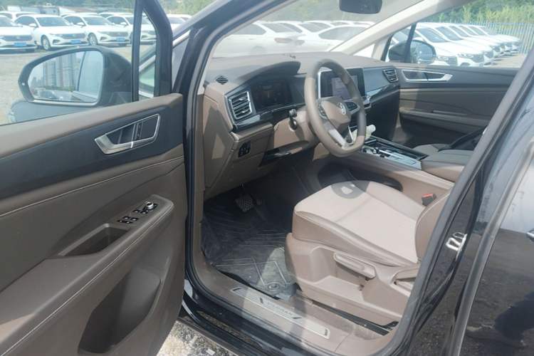 Used Volkswagen Viloran 2024 330TSI Business Edition Driver Seat
