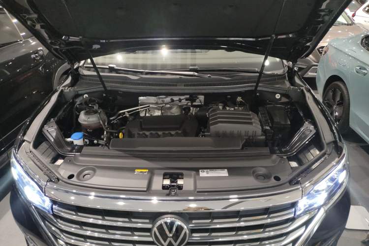 Used Volkswagen Viloran 2024 380TSI Premium Edition Engine Bay