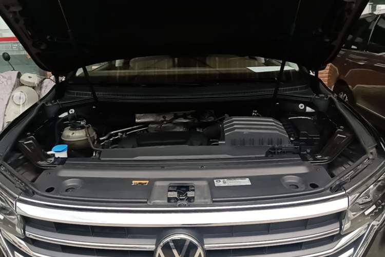 Used Volkswagen Viloran 2024 330TSI Luxury Edition Engine Bay