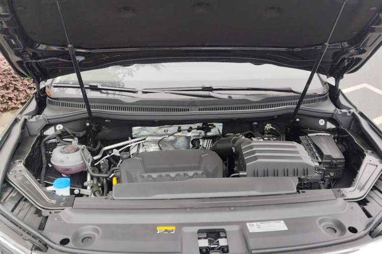 Used Volkswagen Viloran 2024 380TSI Luxury Edition Engine Bay