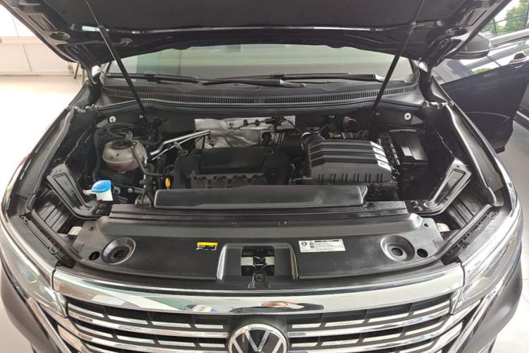 Used Volkswagen Viloran 2024 380TSI Premium Edition Engine Bay