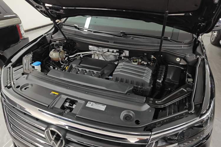 Used Volkswagen Viloran 2024 380TSI Luxury Edition Engine Bay