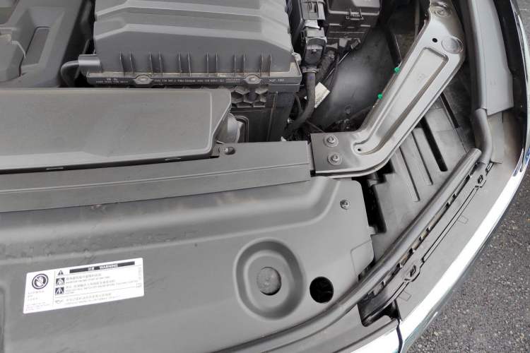 Used Volkswagen Viloran 2024 380TSI Luxury Edition Engine Bay Left