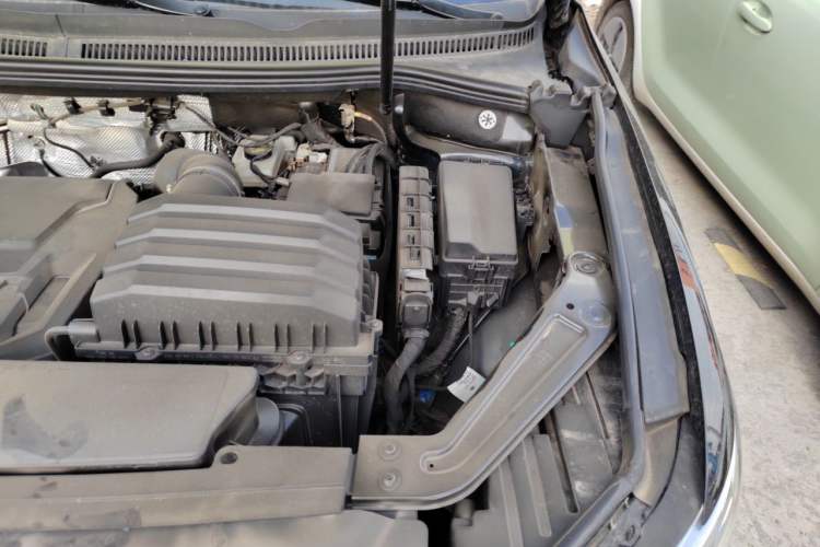 Used Volkswagen Viloran 2024 380TSI Luxury Edition Engine Bay Left
